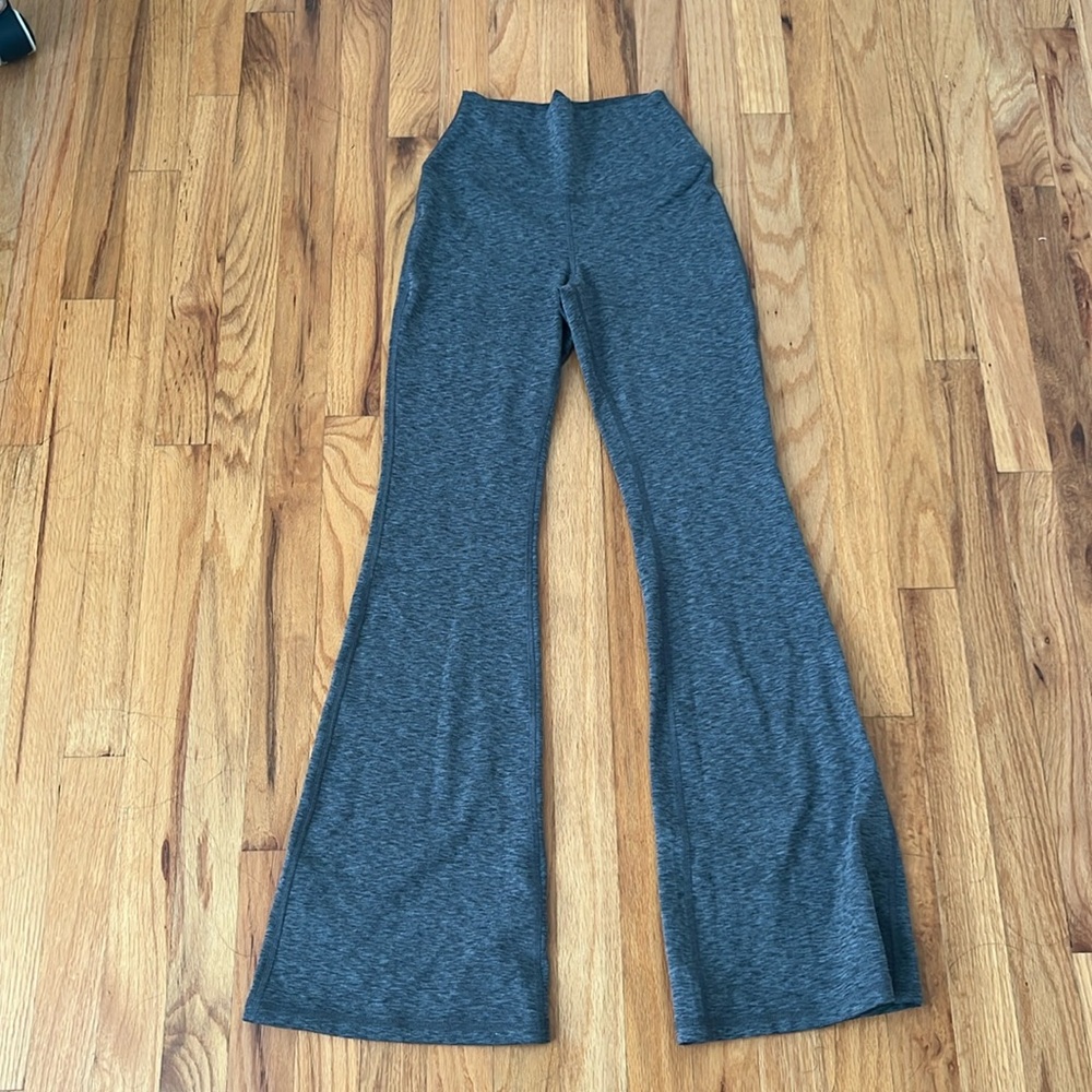 Small Gilly Hicks flared grey leggings